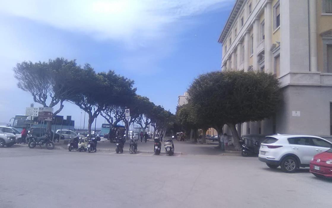 トラーパニPorto Del Soleアパートメント エクステリア 写真